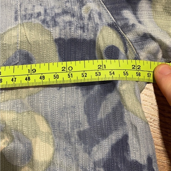 TOMMY BAHAMA VINTAGE 100% Silk Blue/Green Trippy Flowers Hawaiian Shirt Men’s M - Picture 5 of 6